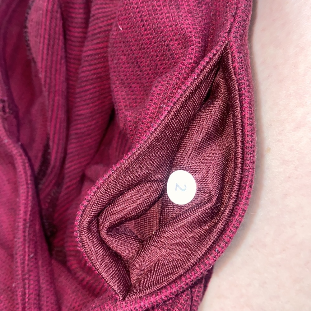 🪿Adorable maroon Lululemon reversible leggings! - Picture 8 of 10